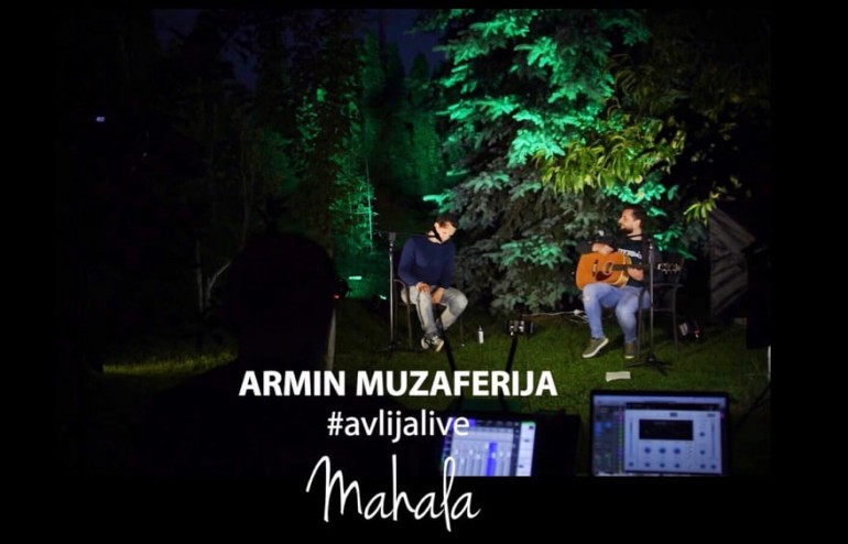 Projekat Avlija live: Armin Muzaferija svira pjesme koje volite, prvo objavio „Mahalu“