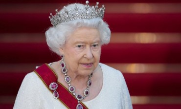Kraljica Elizabeta II. izvanrednim TV obraćanjem pokušala ohrabriti naciju