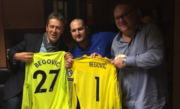 Naš popularni pjevač se družio sa Tottijem i Decom, na poklon dobio dres Asmira Begovića