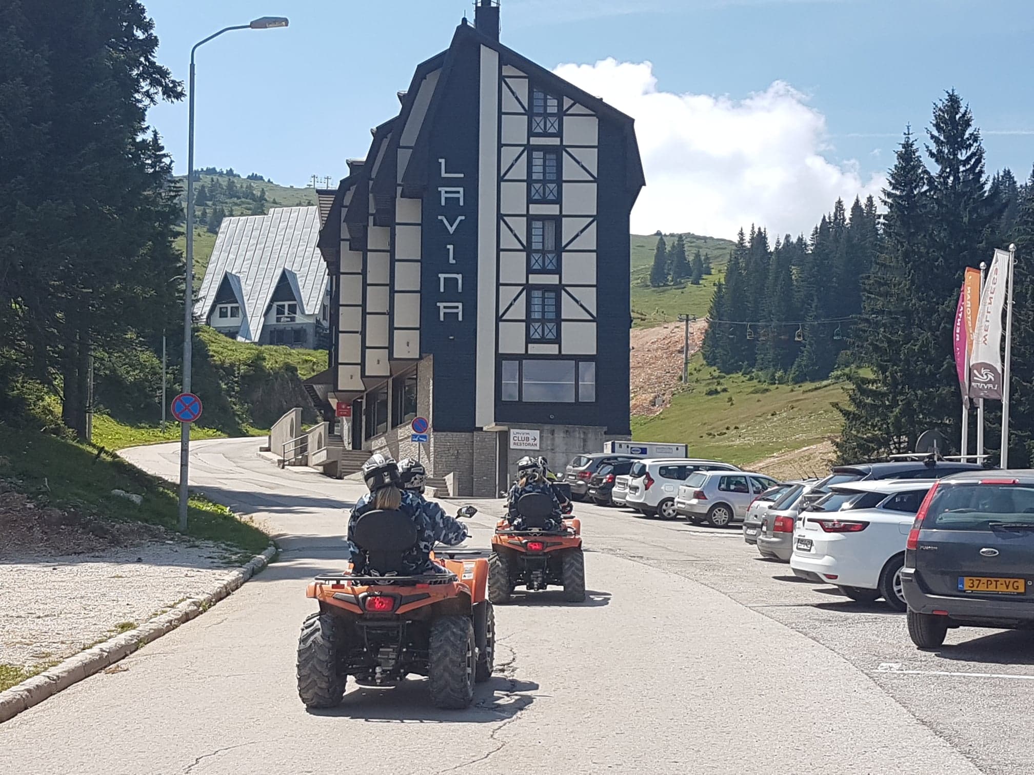 Jahorina „živi“ 365 dana – Turisti iz cijelog svijeta uživaju na olimpijskoj ljepotici, stigla 24 dodatna topa za snijeg i 40 lansera