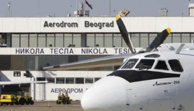 Svidjela mu se stjuardesa, pozvao je na večeru, da bi je zadržao javio da je bomba u avionu! DETALJI O LAŽNOJ DOJAVI O BOMBI U AVIONU NA BEOGRADSKOM AERODROMU